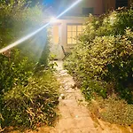 La Petite Maison Dans La Croix Rousse Lione
